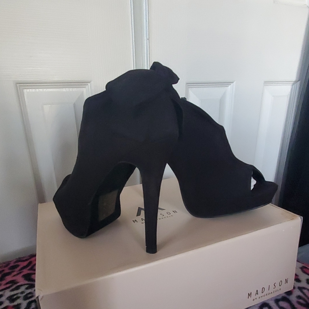 Shoe - Picture 2 of 3